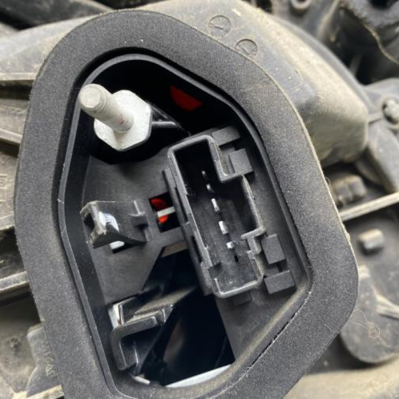 Feu arriere principal droit (feux) PEUGEOT 208 1 Photo n°4