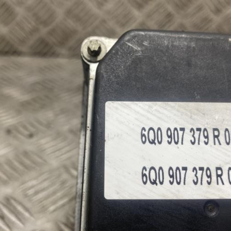 Bloc ABS (freins anti-blocage) VOLKSWAGEN POLO 4 Photo n°4