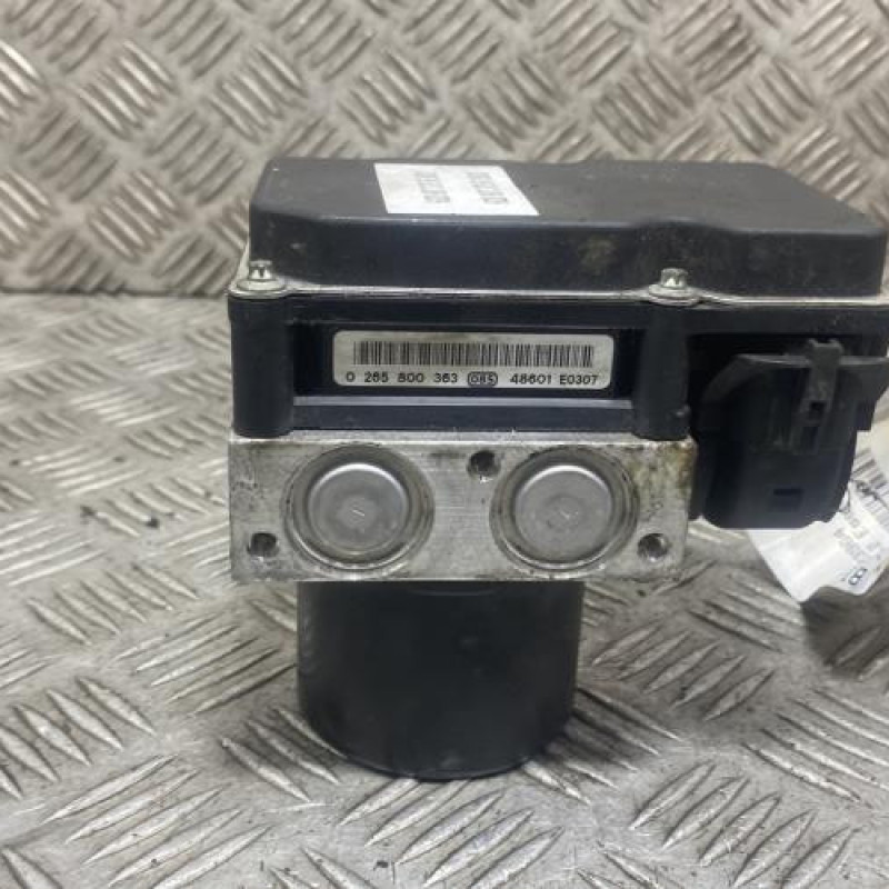 Bloc ABS (freins anti-blocage) VOLKSWAGEN POLO 4 Photo n°5