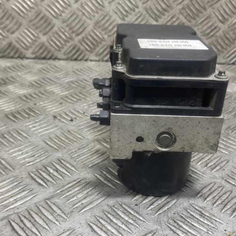 Bloc ABS (freins anti-blocage) VOLKSWAGEN POLO 4 Photo n°7