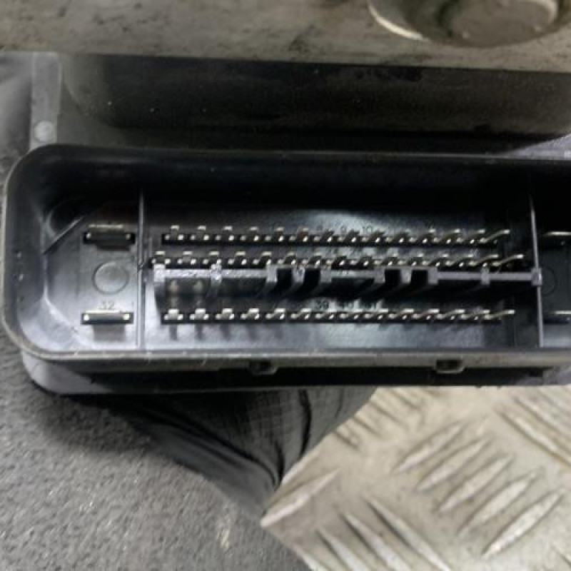 Bloc ABS (freins anti-blocage) BMW Z4 E85 Photo n°7