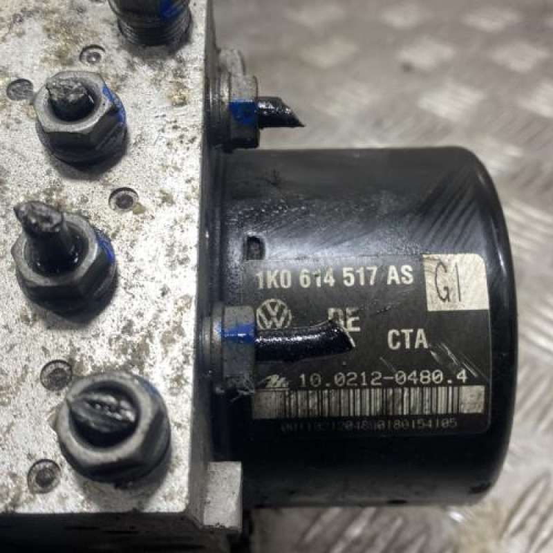 Bloc ABS (freins anti-blocage) VOLKSWAGEN SCIROCCO 3 Photo n°2