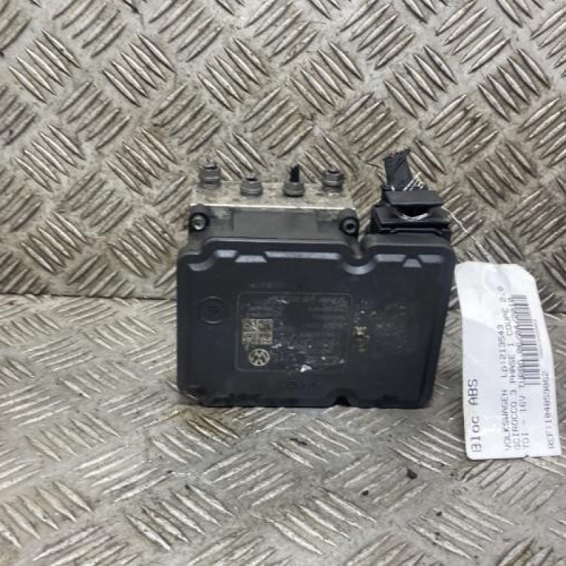 Bloc ABS (freins anti-blocage) VOLKSWAGEN SCIROCCO 3 Photo n°3