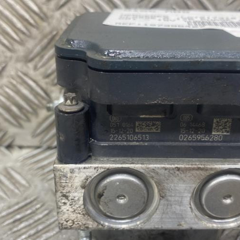 Bloc ABS (freins anti-blocage) MERCEDES CLASSE A 176 Photo n°2