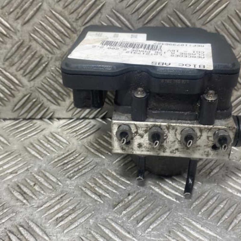 Bloc ABS (freins anti-blocage) MERCEDES CLASSE A 176 Photo n°4