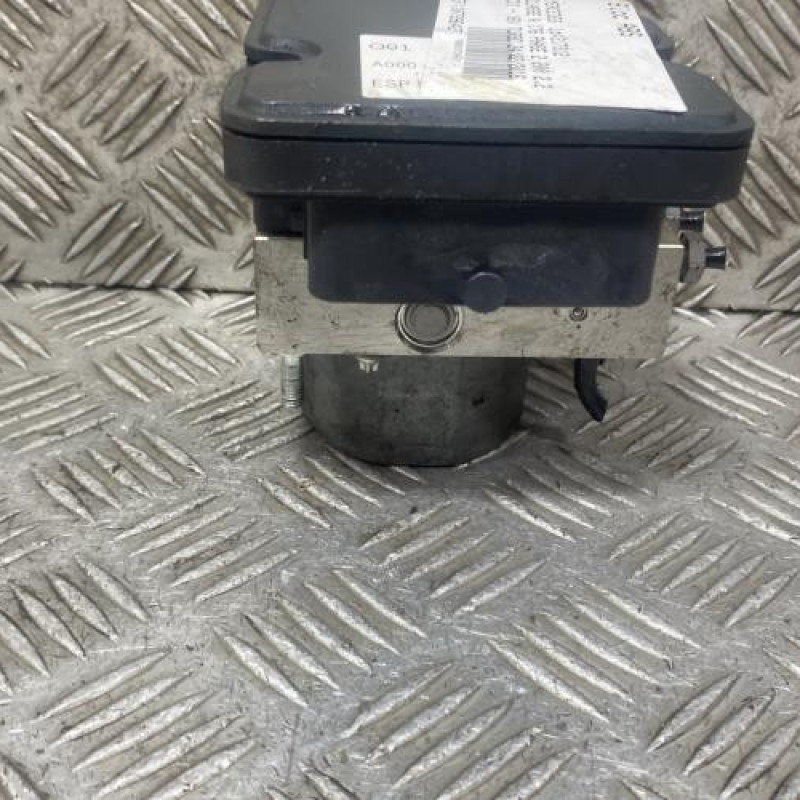 Bloc ABS (freins anti-blocage) MERCEDES CLASSE A 176 Photo n°5