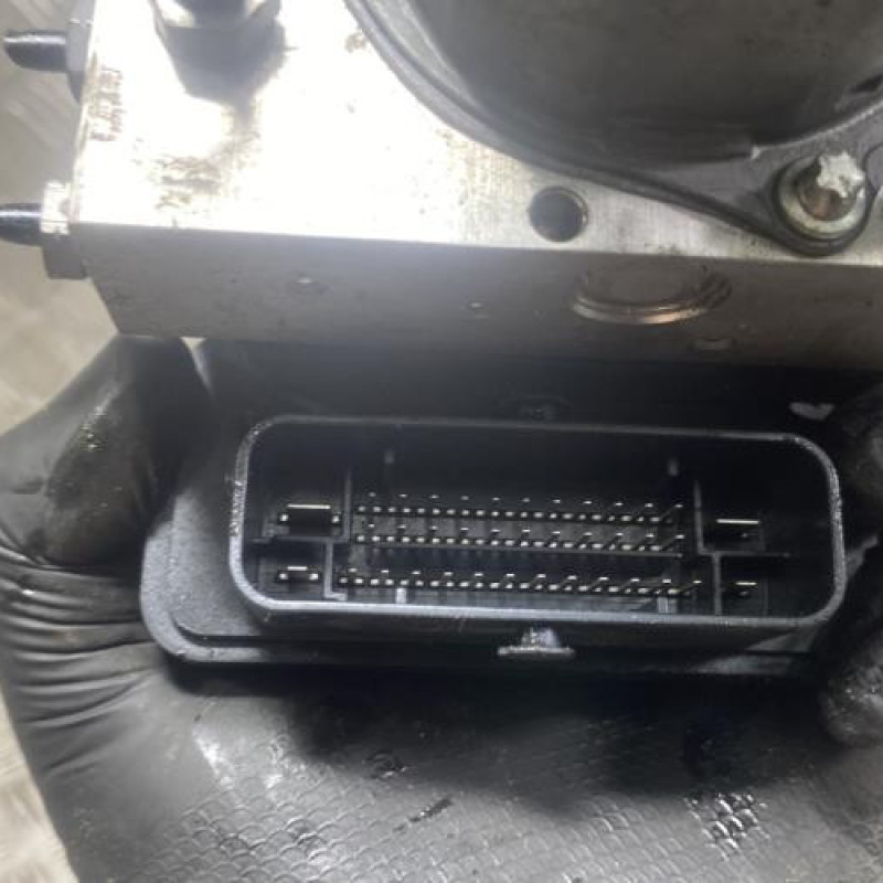 Bloc ABS (freins anti-blocage) MERCEDES CLASSE A 176 Photo n°6