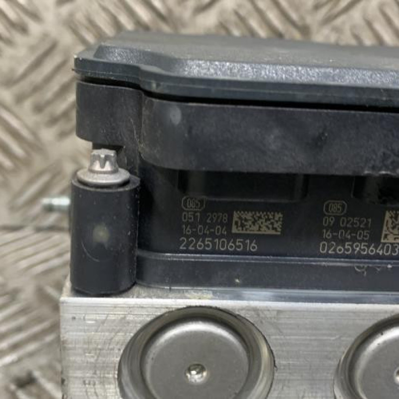 Bloc ABS (freins anti-blocage) RENAULT CAPTUR 1 Photo n°2