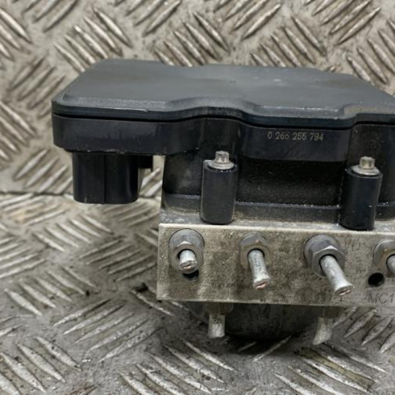 Bloc ABS (freins anti-blocage) RENAULT CAPTUR 1 Photo n°4