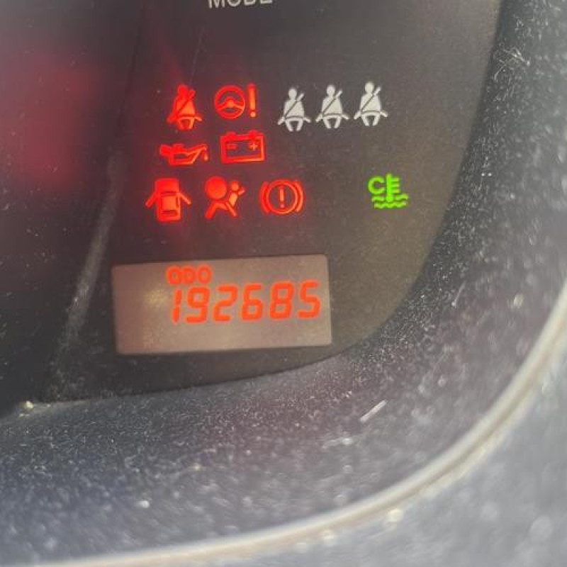Bouton de warning TOYOTA URBAN CRUISER Photo n°13