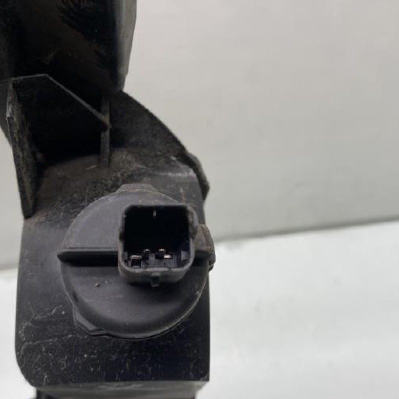 Anti brouillard arriere gauche FORD FIESTA 6 Photo n°3