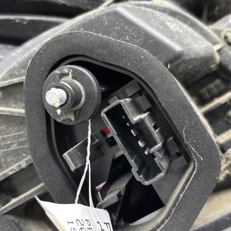 Feu arriere principal droit (feux) PEUGEOT 208 1 Photo n°6