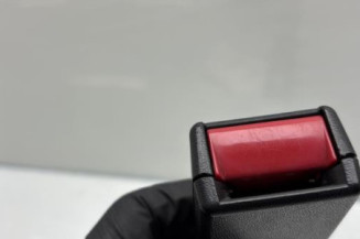 Attache ceinture avant gauche TOYOTA YARIS 1