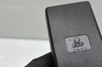 Attache ceinture avant gauche TOYOTA YARIS 1