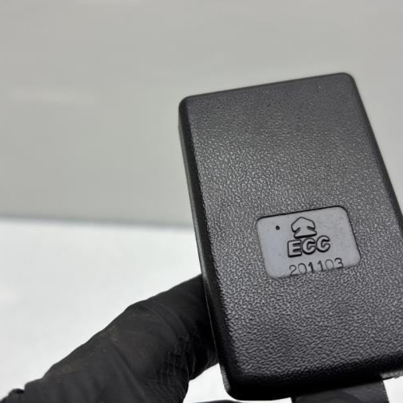 Attache ceinture avant gauche TOYOTA YARIS 1 Photo n°4