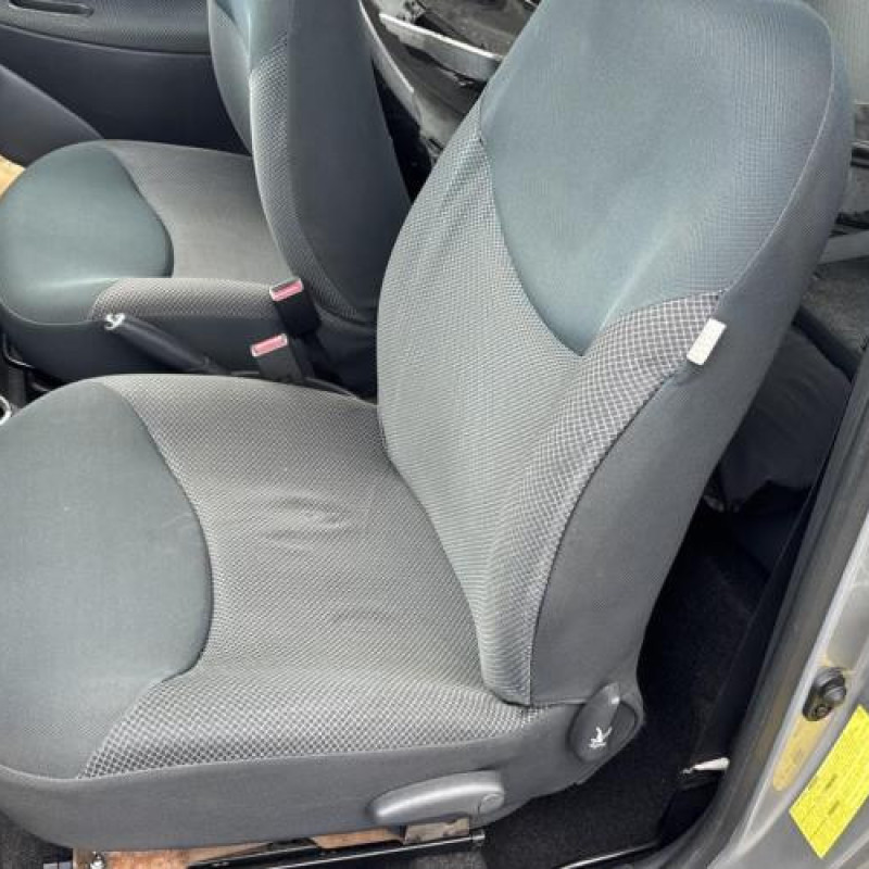 Attache ceinture avant gauche TOYOTA YARIS 1 Photo n°19