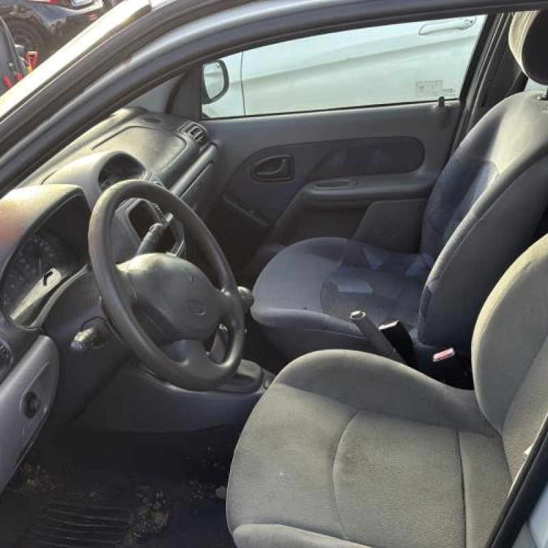 Attache ceinture arriere droit RENAULT CLIO 2 Photo n°16