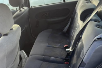 Attache ceinture arriere droit RENAULT CLIO 2