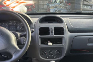 Attache ceinture arriere droit RENAULT CLIO 2