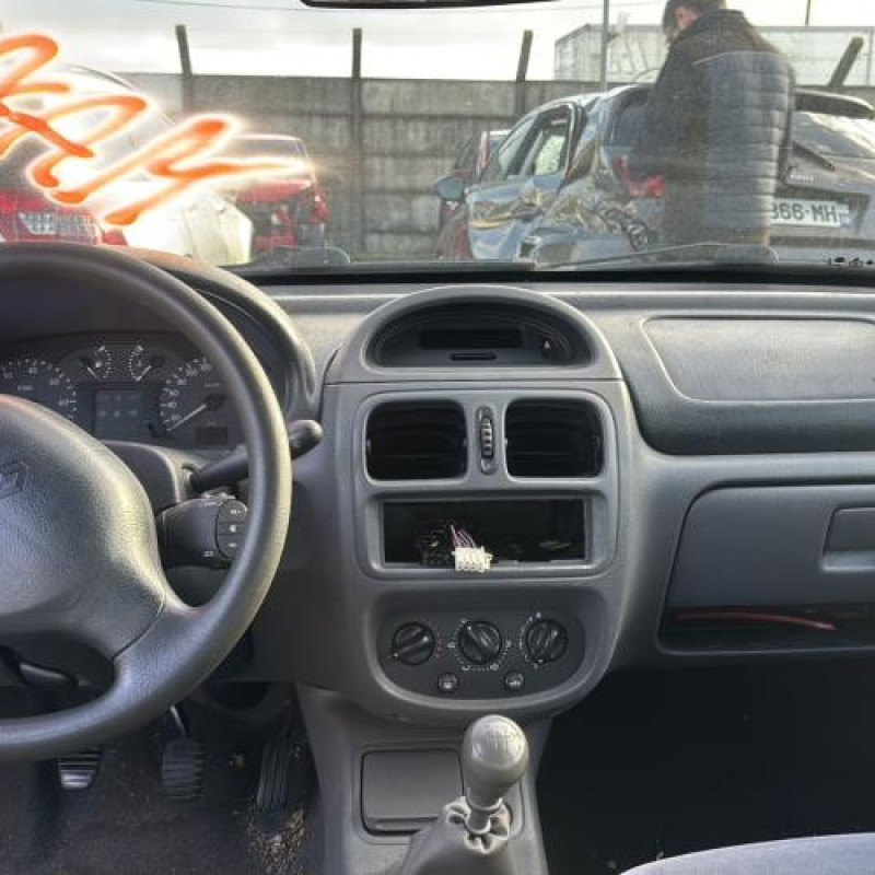 Attache ceinture arriere droit RENAULT CLIO 2 Photo n°20