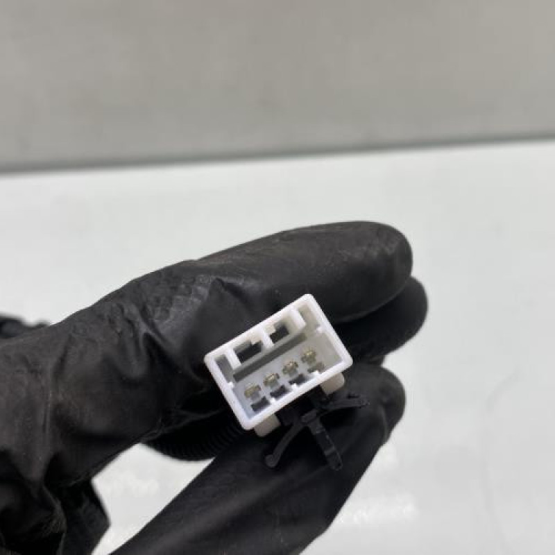 Attache ceinture arriere droit HYUNDAI I 10 2 Photo n°4