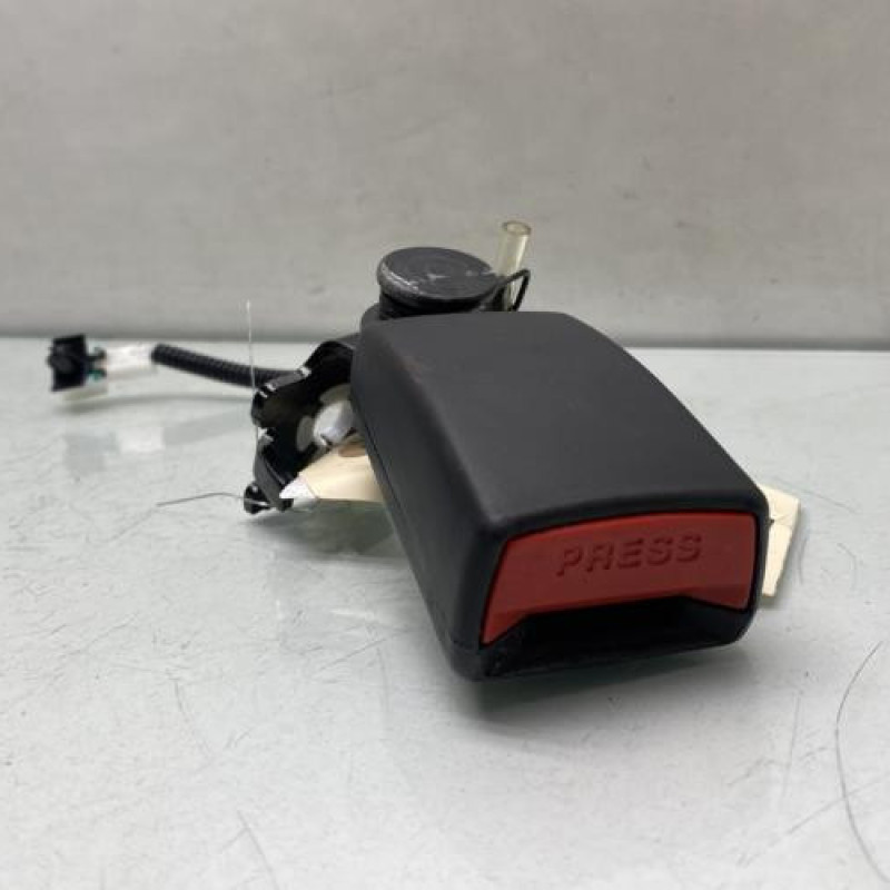 Attache ceinture arriere gauche HYUNDAI I 10 2 Photo n°1