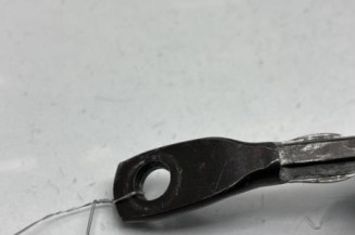 Attache ceinture avant gauche NISSAN PATROL 1