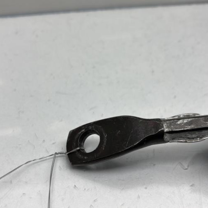 Attache ceinture avant gauche NISSAN PATROL 1 Photo n°2