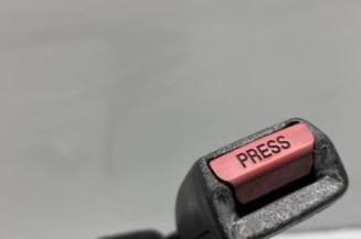 Attache ceinture avant gauche NISSAN PATROL 1