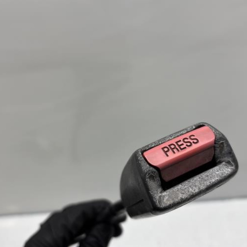 Attache ceinture avant gauche NISSAN PATROL 1 Photo n°4