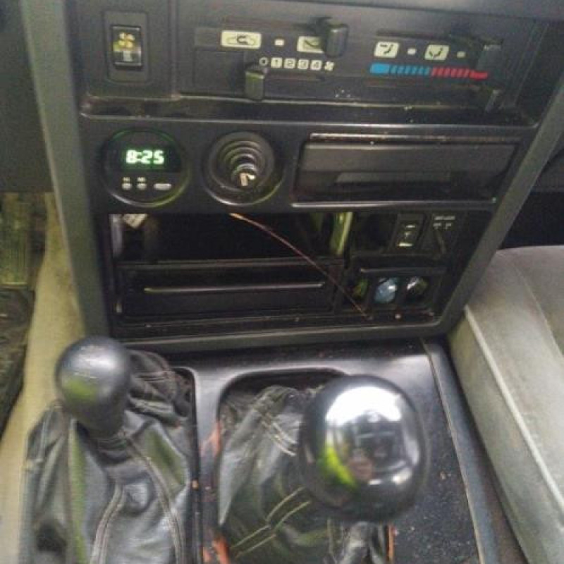 Attache ceinture avant gauche NISSAN PATROL 1 Photo n°16