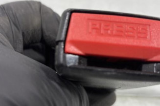 Attache ceinture arriere droit RENAULT TWINGO 2