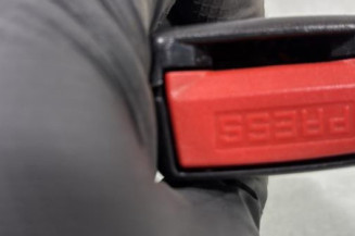 Attache ceinture arriere gauche RENAULT TWINGO 2