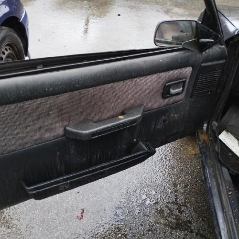 Poignee porte avant droit PEUGEOT 205 Photo n°14