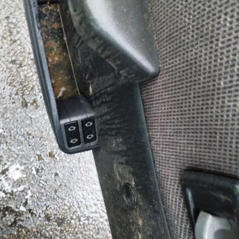 Poignee porte avant droit PEUGEOT 205 Photo n°15