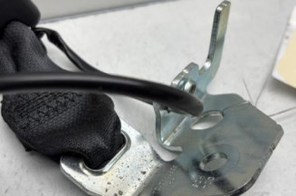 Attache ceinture arriere gauche RENAULT KADJAR