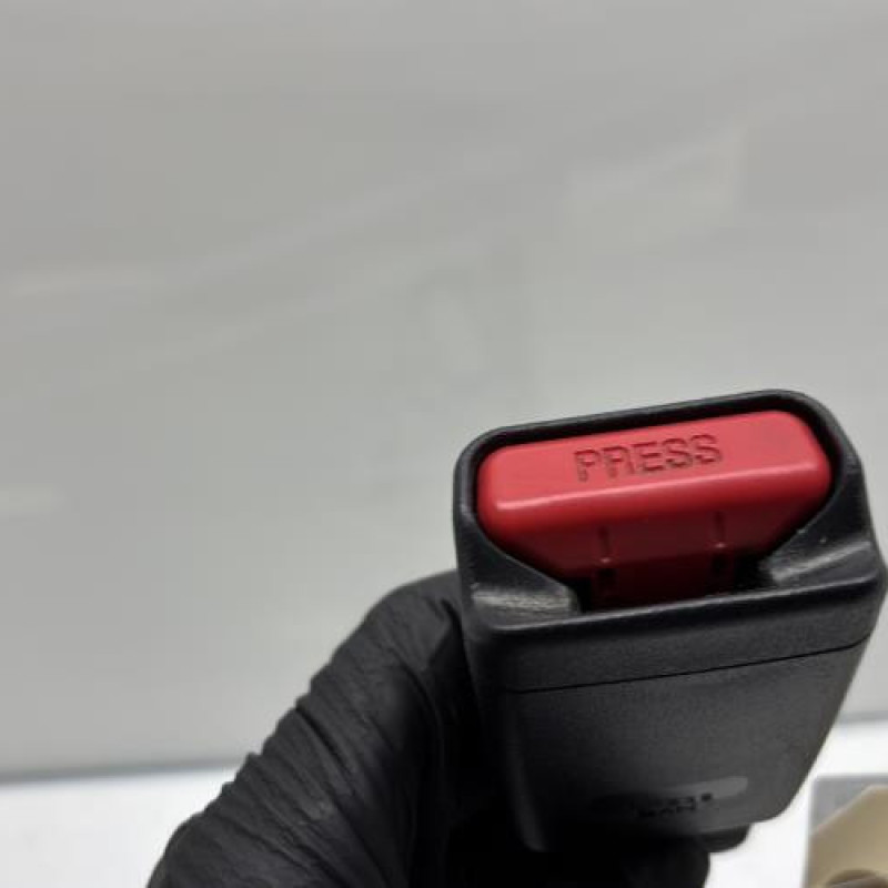 Attache ceinture avant gauche RENAULT KADJAR Photo n°4