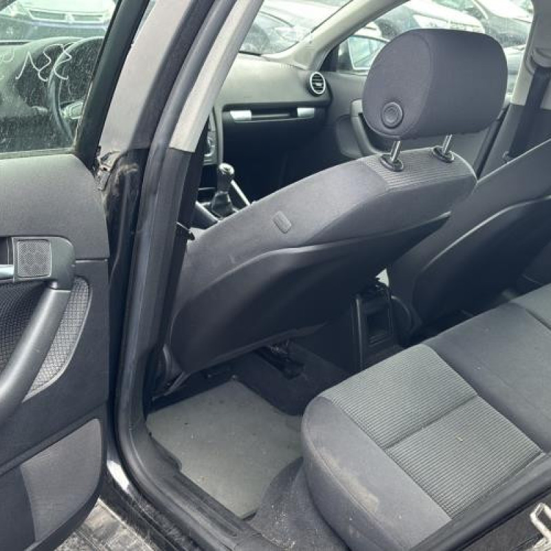 Attache ceinture avant gauche AUDI A3 2 Photo n°13