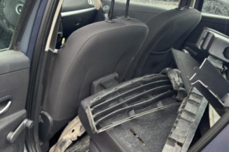 Attache ceinture arriere droit RENAULT CLIO 3