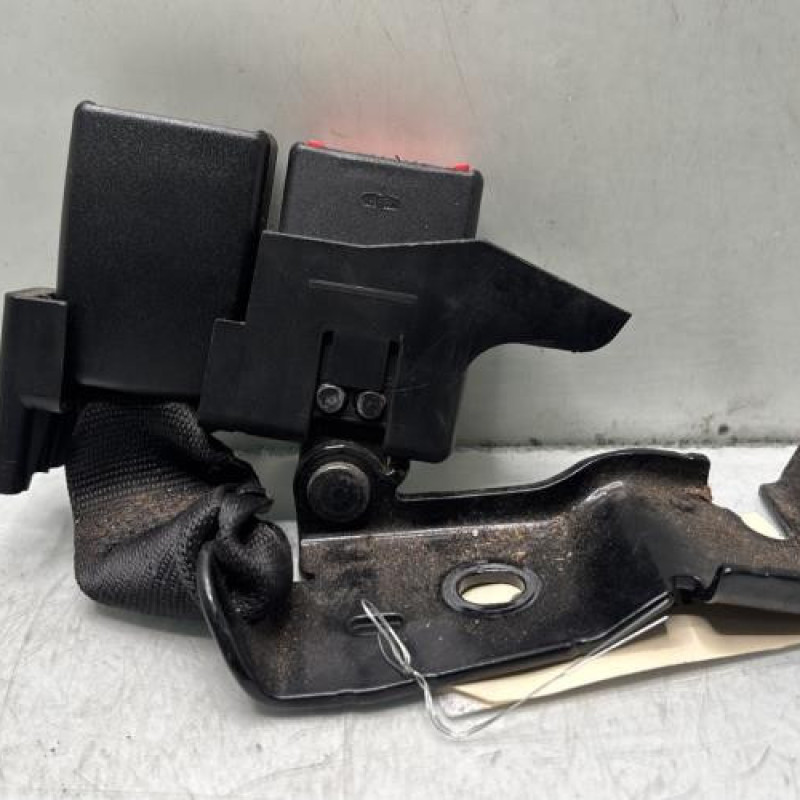 Attache ceinture arriere gauche RENAULT CLIO 3 Photo n°1