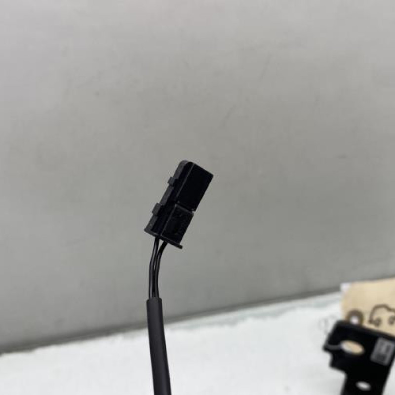 Attache ceinture arriere gauche OPEL CORSA E Photo n°3