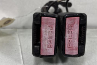 Attache ceinture arriere droit PEUGEOT 207 Photo n°1