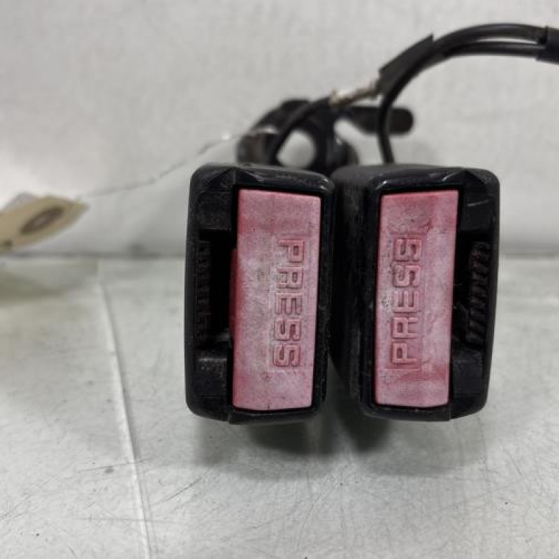 Attache ceinture arriere droit PEUGEOT 207 Photo n°1