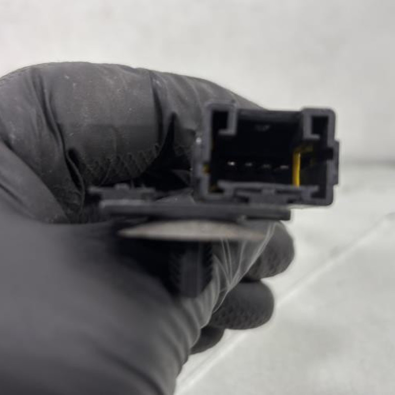 Attache ceinture arriere droit PEUGEOT 207 Photo n°4