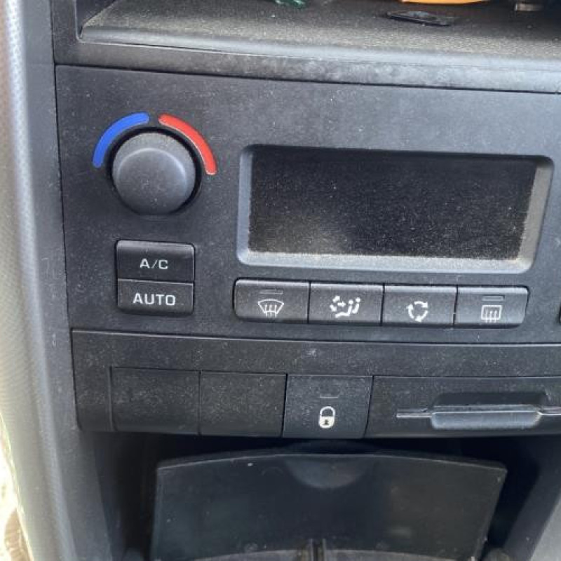 Attache ceinture arriere droit PEUGEOT 207 Photo n°20