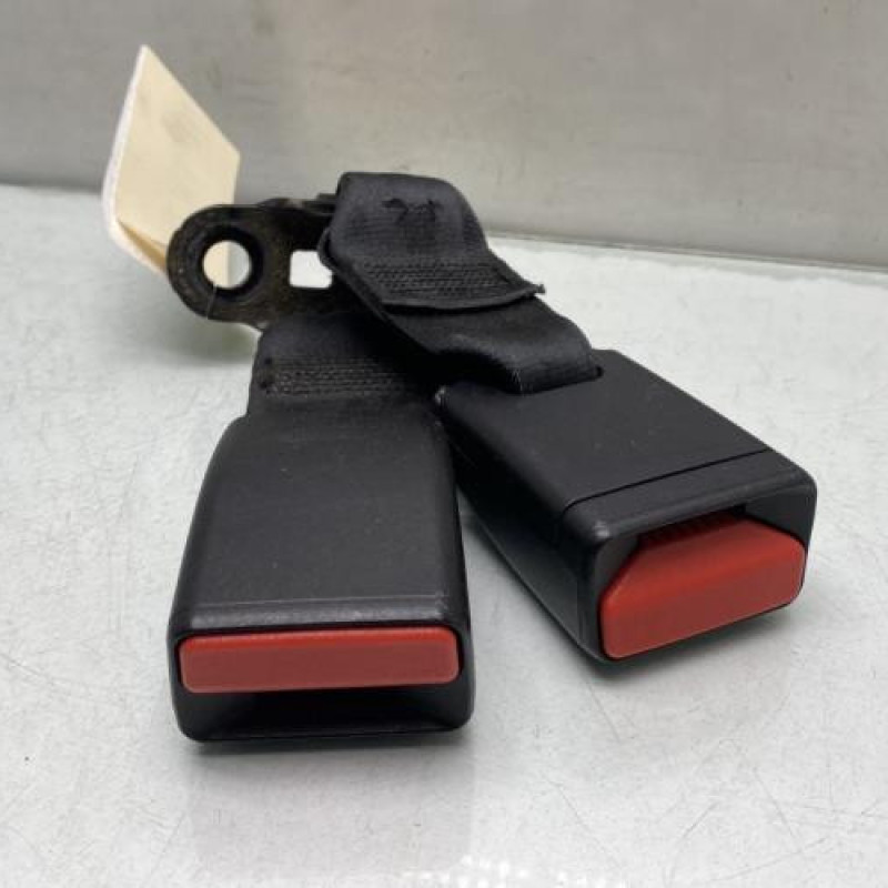 Attache ceinture arriere droit PEUGEOT 208 1 Photo n°1