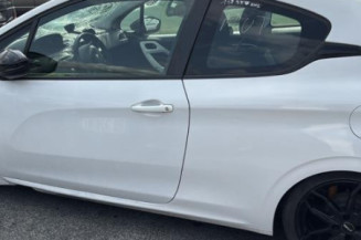 Attache ceinture arriere droit PEUGEOT 208 1