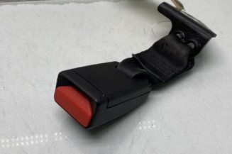Attache ceinture arriere gauche PEUGEOT 208 1