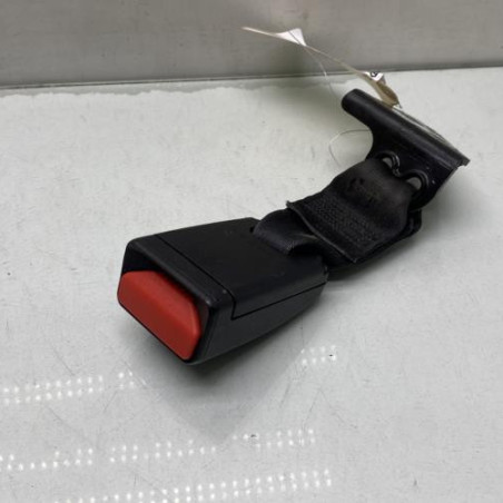Attache ceinture arriere gauche PEUGEOT 208 1