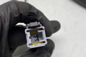 Attache ceinture avant gauche PEUGEOT 208 1